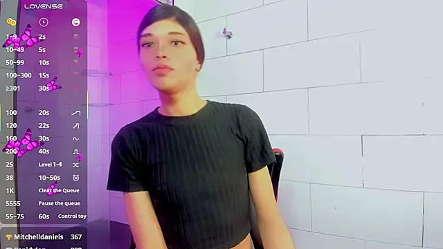 madison mujica  online show from April 18, 11:12 am