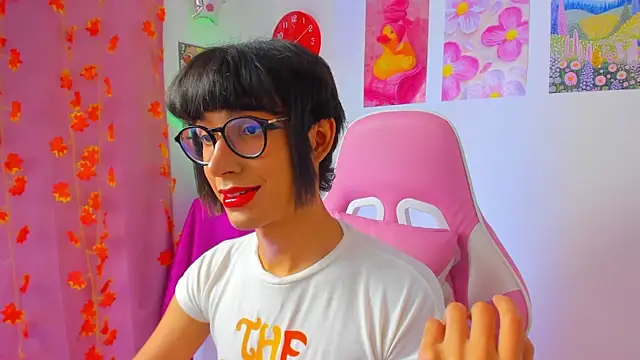 Madeline 21 online show from April 5, 1:09 pm