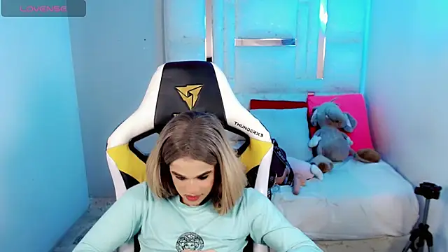 Sophiaa doll  online show from March 27, 8:26 am