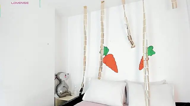 Eve-01 online show from April 7, 7:15 pm