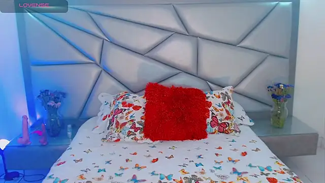 tiifannysexyhot online show from April 18, 12:07 pm