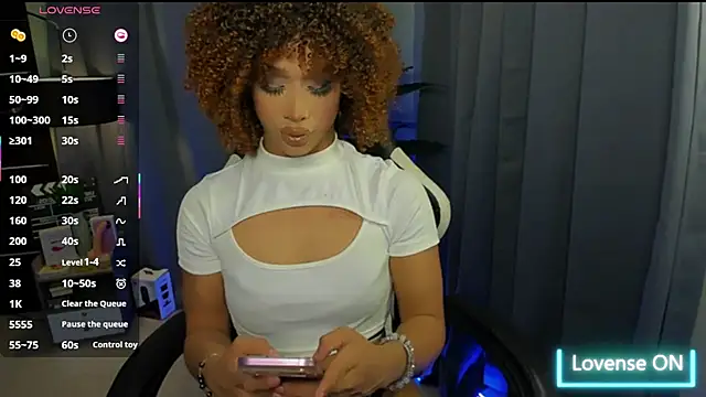 Molly McQueen online show from March 27, 3:13 pm