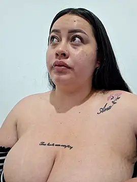 Stefiilove- online show from April 4, 3:32 pm