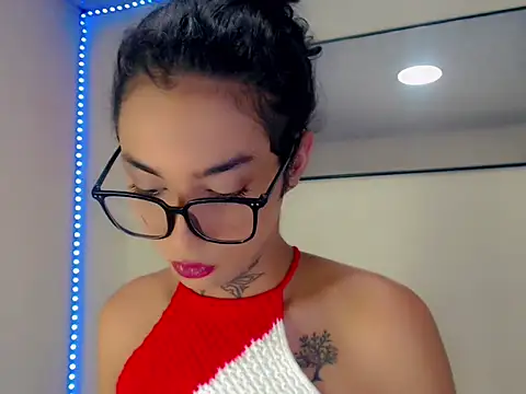 Darianna A online show from May 16, 9:03 pm