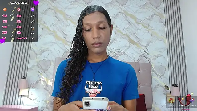 Mia Hiills online show from June 4, 3:31 am