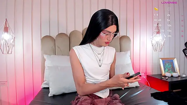 nicki-west online show from May 26, 7:44 pm