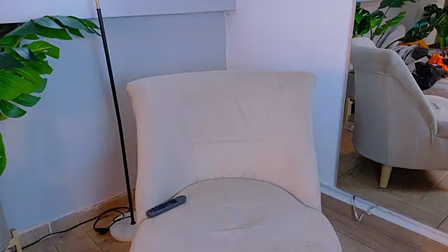 ZoeyPetit online show from June 6, 12:56 pm