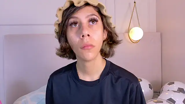ZoeyPetit online show from July 10, 1:37 pm