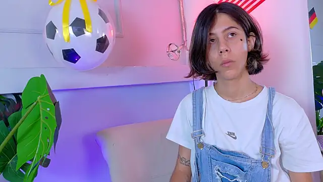 ZoeyPetit online show from July 12, 2:32 pm