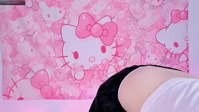 LouiseKane online show from July 15, 4:23 pm