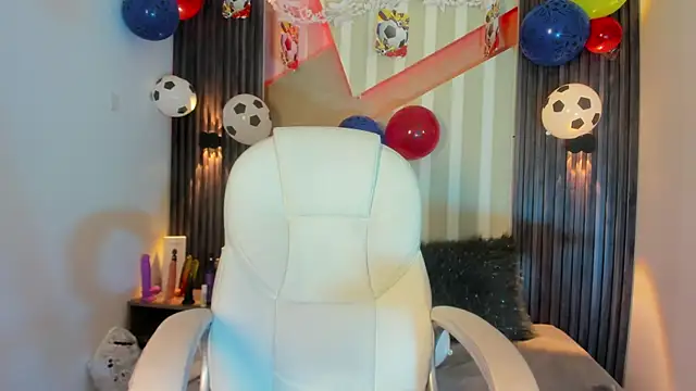 MadisonYoung000 online show from June 27, 1:17 pm