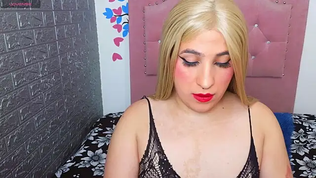 roxxy pink  online show from June 28, 1:00 am