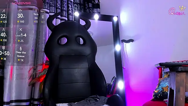 katiee11 online show from August 2, 2:56 am