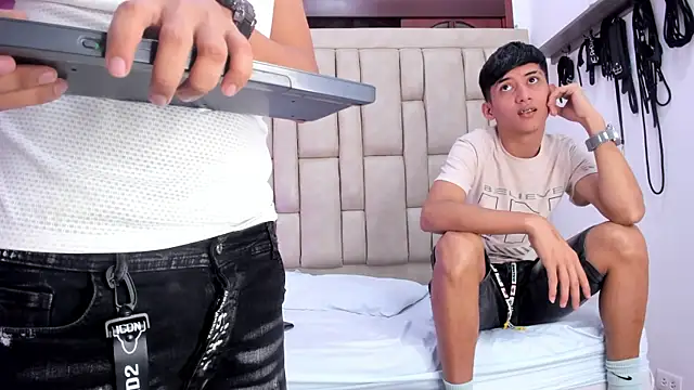 hotguyvictor online show from July 28, 1:10 pm