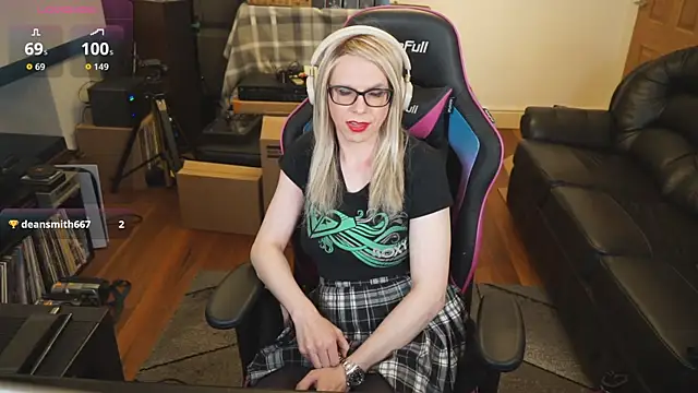 Snapshot of KelseyCobalt chatting on October 19, 10:02 pm KelseyCobalt online show from October 19, 10:02 pm