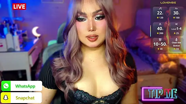 Snapshot of HOTnWILDalice chatting on October 21, 2:03 am HOTnWILDalice online show from October 21, 2:03 am