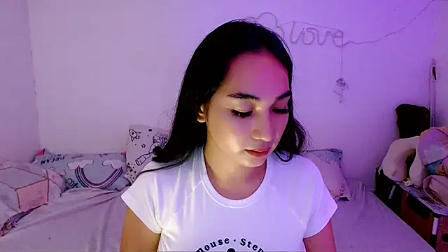 SweetLilly 18 online show from September 14, 4:29 am