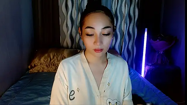 SweetLilly 18 online show from April 24, 2:58 am