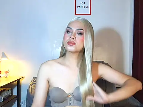 MistressLuna1 online show from April 18, 5:59 pm