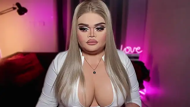 KarolinaThompson online show from April 8, 6:36 am