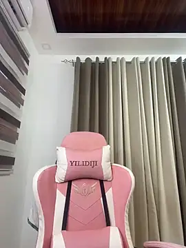 Bombshell Ashy online show from January 22, 7:25 am