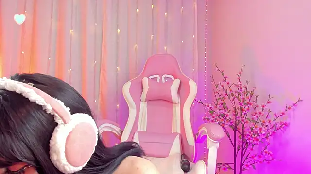 rosseblondee online show from November 6, 6:24 am