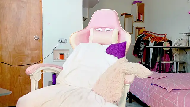 the queen aleja online show from March 29, 3:01 pm