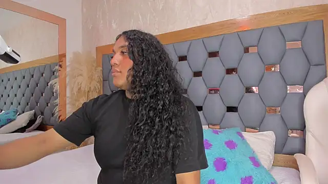 madisonandrea lx online show from December 5, 3:20 am