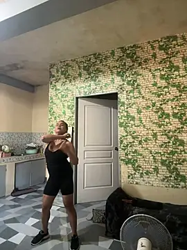 sweetyula online show from March 15, 11:30 pm