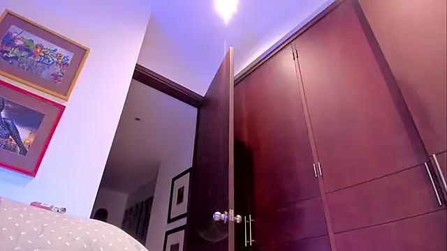 VictoriaVX online show from March 1, 3:56 am