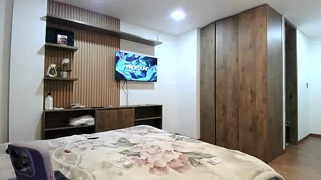 stormytt  online show from March 14, 6:17 am