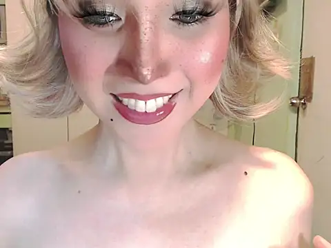 Ezradeliciosa online show from April 19, 1:28 am