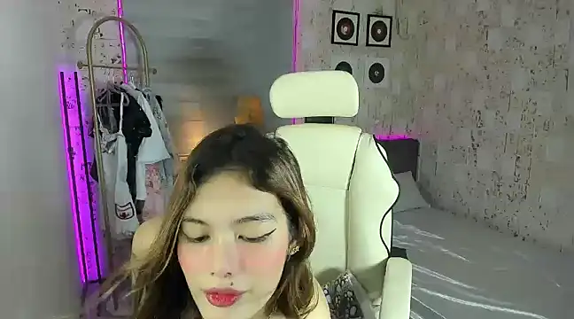 AlexandraMooree online show from February 7, 12:28 pm