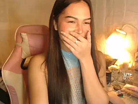 Ashely Lewis online show from December 14, 11:49 am