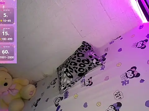 katie white online show from October 19, 8:28 am