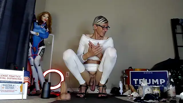 Snapshot of Taylorsexbot chatting on February 1, 5:49 am Taylorsexbot online show from February 1, 5:49 am