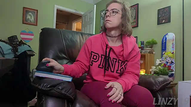 Linzy 19 online show from January 17, 3:32 pm