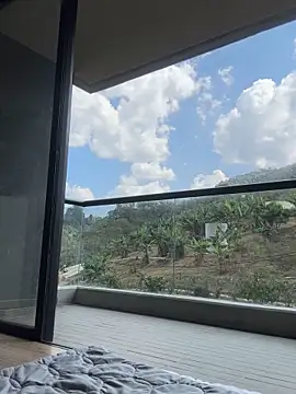 Helenbronwx online show from January 21, 6:33 pm