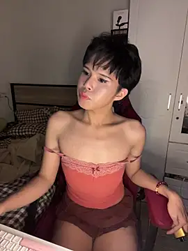 Plaxtique online show from February 5, 5:40 pm